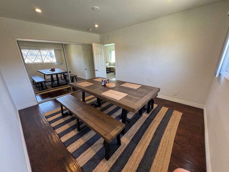 Building Photo - 2309 5th St