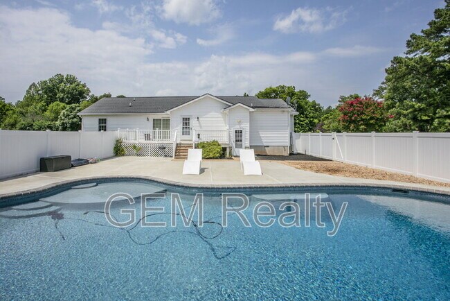 Building Photo - 15617 Mockingbird Ln