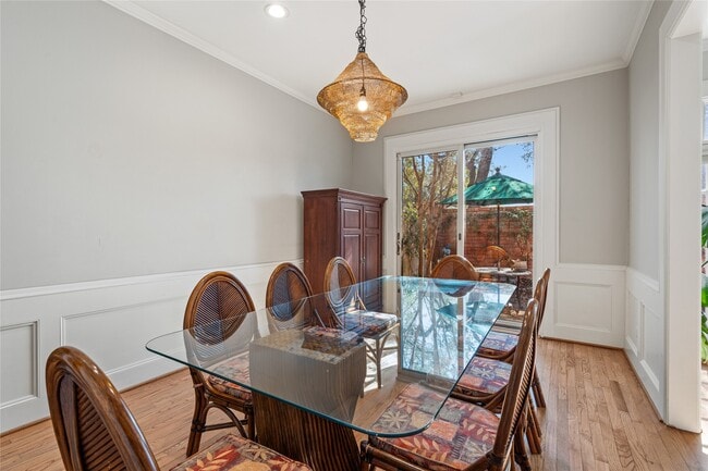 Building Photo - 6732 Vanderbilt St