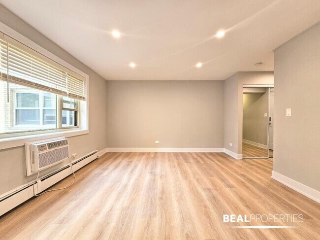Building Photo - 0 bedroom in CHICAGO IL 60657