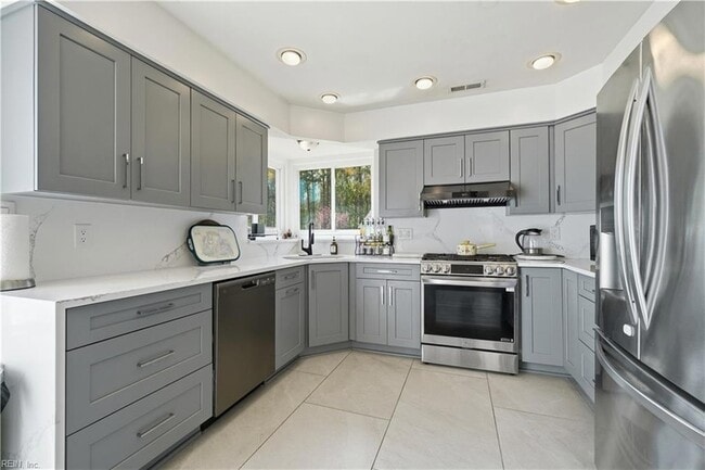 Building Photo - 1721 Chestwood Dr