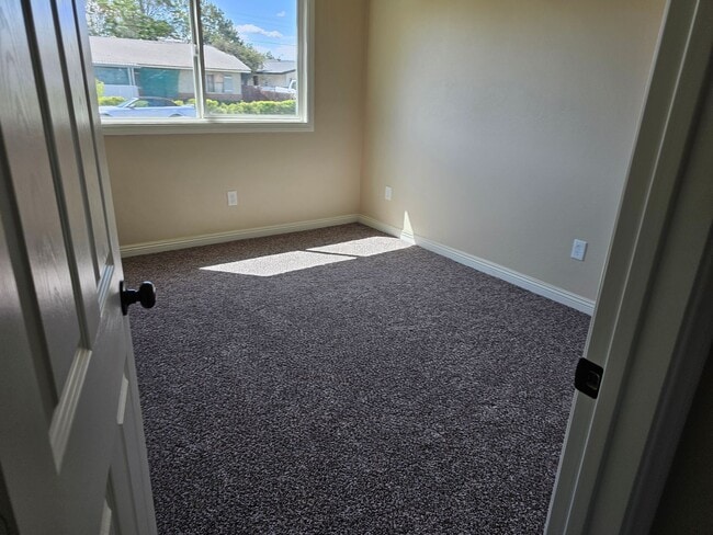 Building Photo - Practically New Home in Moreno Valley with...