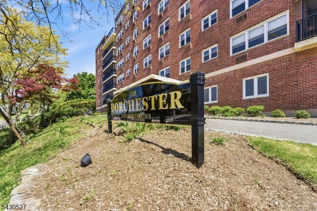 Building Photo - 415 Claremont Ave