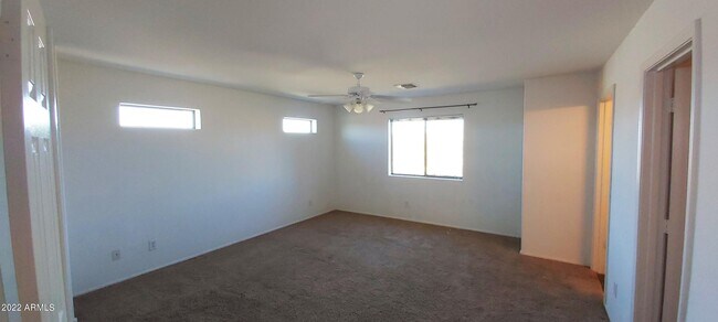 Building Photo - 518 W Black Hawk Pl