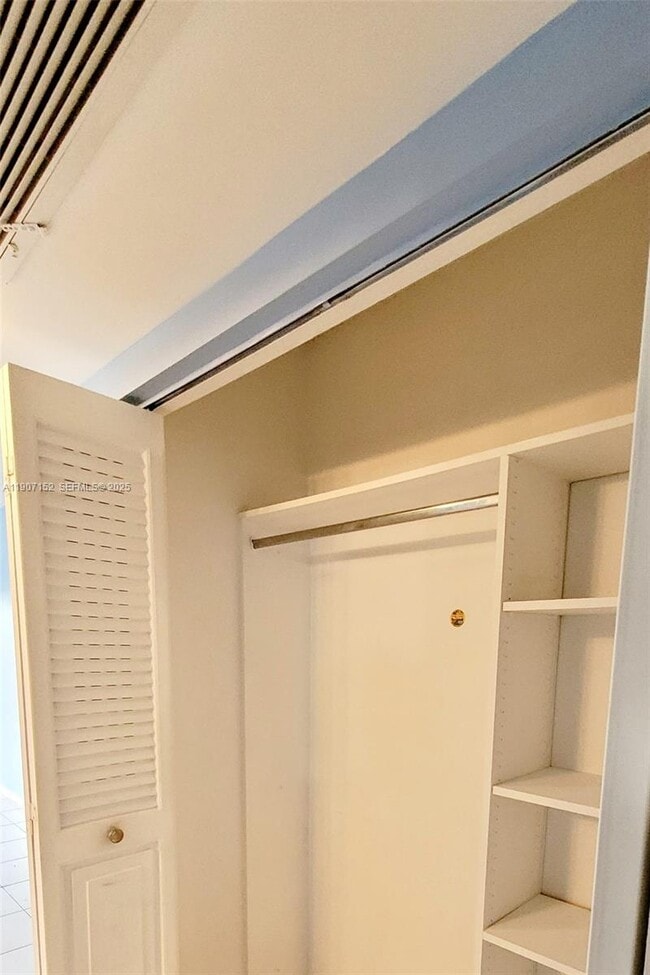 Building Photo - 534 Mansfield M