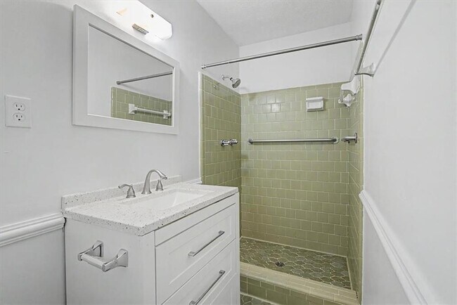 Building Photo - 2985 Fredrick Dr