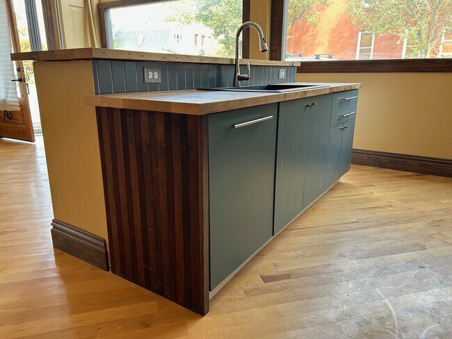 Building Photo - 2624 Pestalozzi St