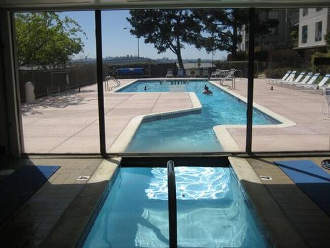 Building Photo - Sweet 2nd floor  studio condo at resort-like Watergate by the Bay in Emeryville!