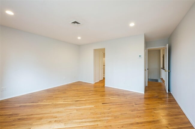 Building Photo - 99 Brush Hollow Close