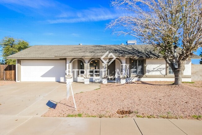 Primary Photo - Charming 3 Bedroom in Mesa! Swimming Pool!