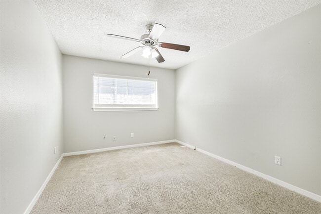 Building Photo - 623 E Cypresswood Dr