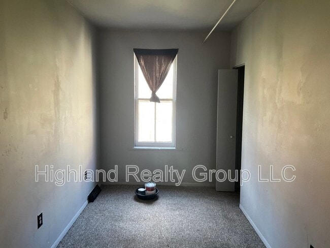 Building Photo - 147 Locust St