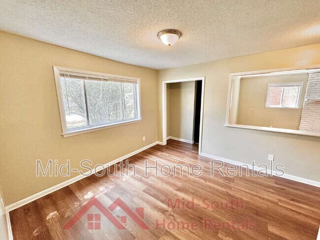 Building Photo - 2452 Debby Dr