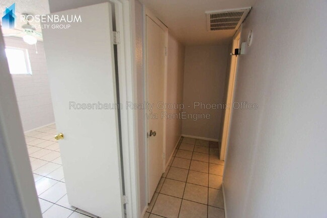 Building Photo - 565 S Hobson