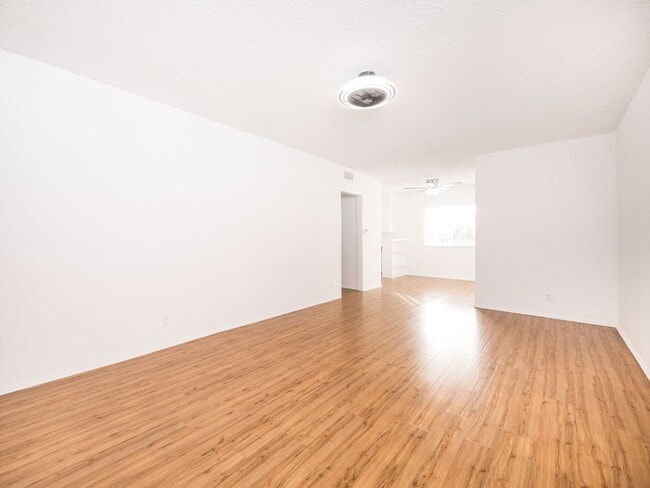 Building Photo - Modern 1-Bedroom Apartment in Prime Sherman Oaks