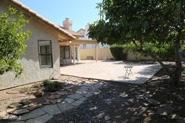Building Photo - 827 W Harbor Dr