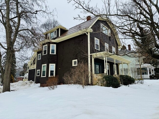 Building Photo - 168 Walnut St