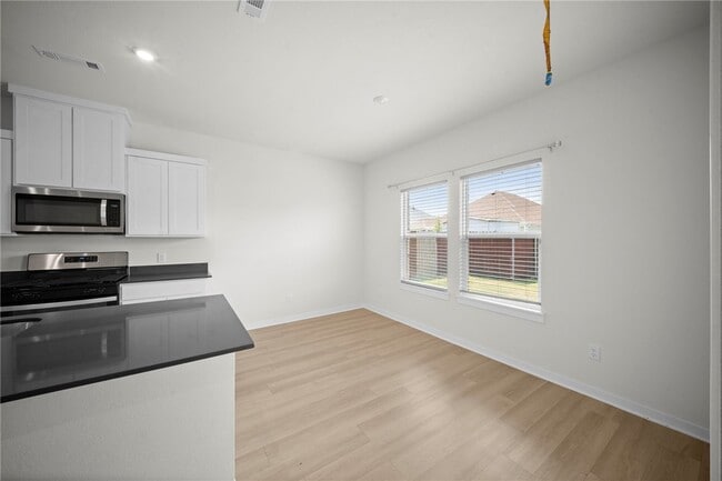 Building Photo - 3844 Pinecrest St