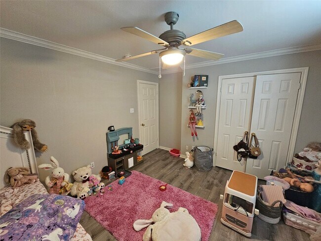 Building Photo - 5739 Henniker Dr