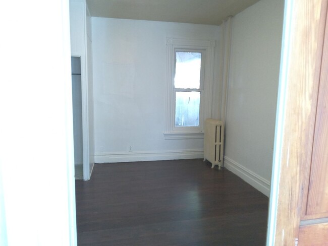 Building Photo - 625 N 6th St