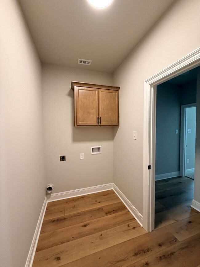 Building Photo - 816 Venecia Dr