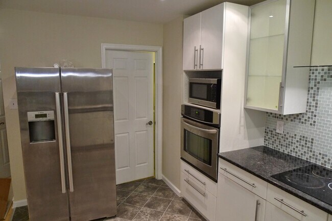 Stainless appliances, wall oven - 555 Coventry Lane