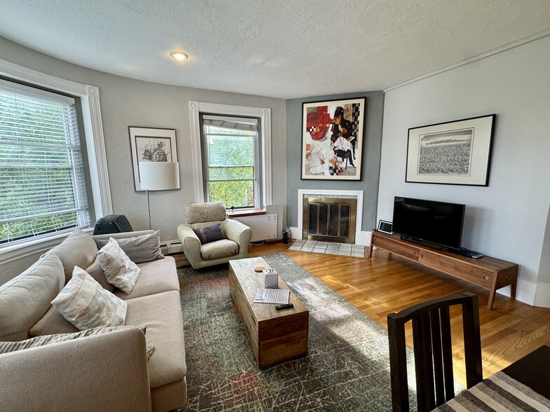 Building Photo - 48 Kent St