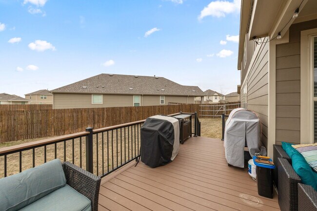 Building Photo - 525 Compania Cove