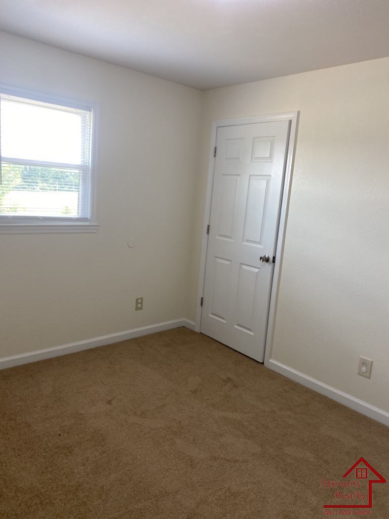 Building Photo - 500 Skyline Dr