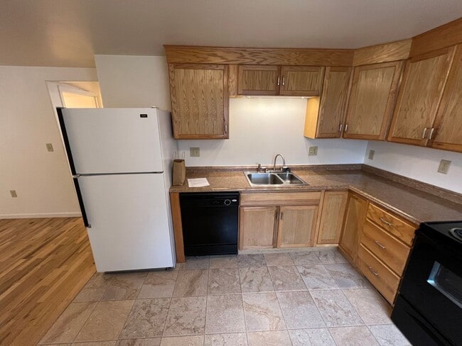Building Photo - 1-2 Bedroom 1 Bath House with Garage, Newl...