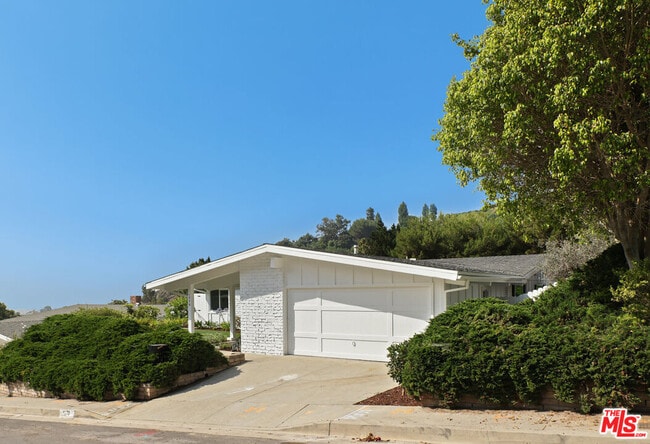 Building Photo - 1279 El Hito Cir