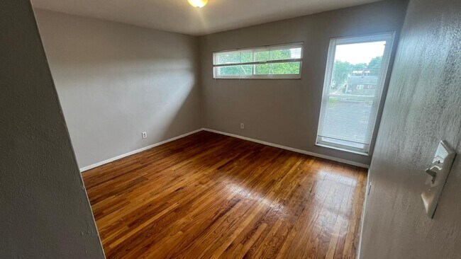 Building Photo - 5305 S Compton Ave