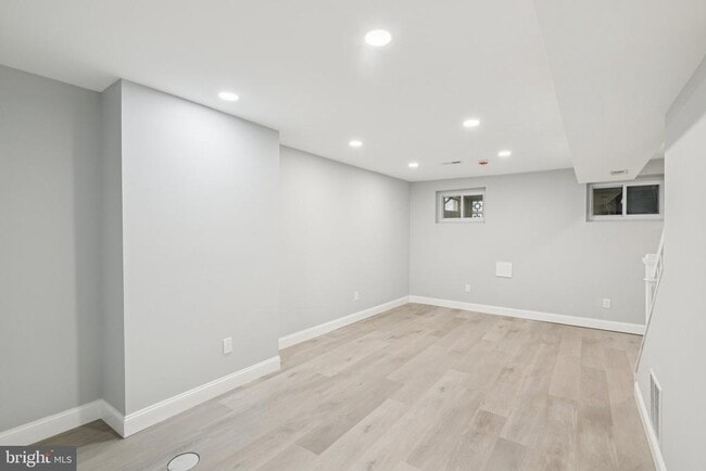 Building Photo - 729 Madison St NW