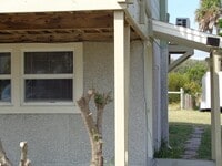 Building Photo - Nice updated unit on the north end of the Island