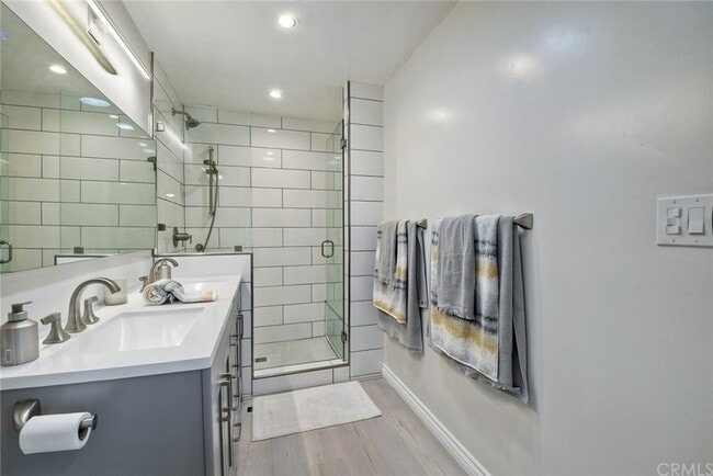 Building Photo - 2642 Davis Pl