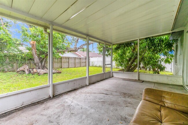 Building Photo - 608 SW 76th Terrace