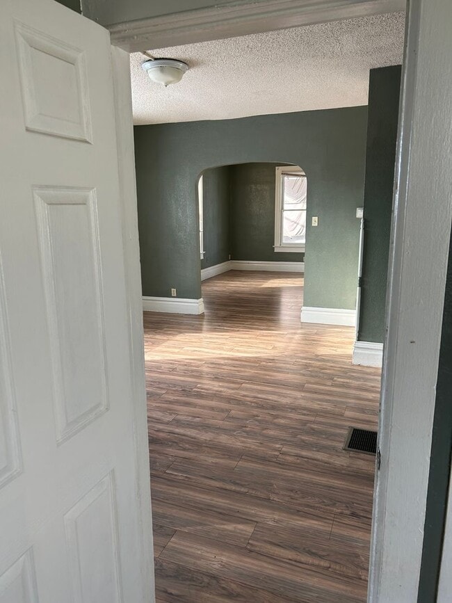 Building Photo - 414 9th Ave