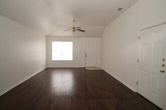 Building Photo - 4301 Thunder Creek Dr
