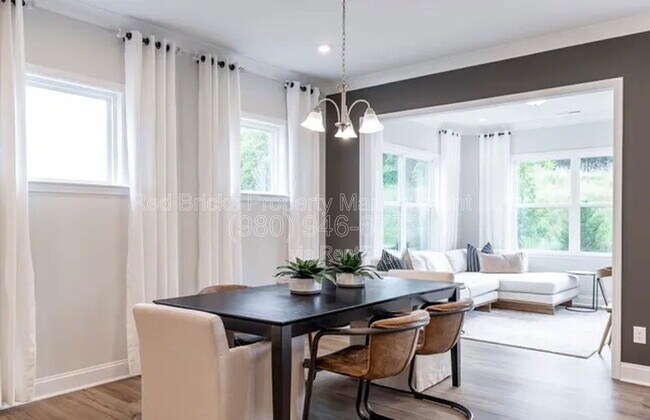 Building Photo - 19016 Yellow Birch Dr