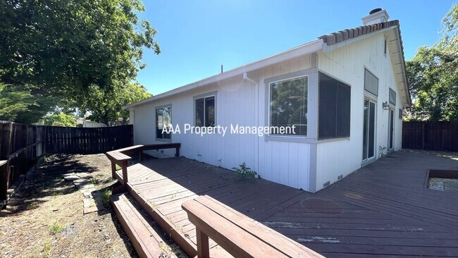 Building Photo - Brentwood Beautiful 3 bedroom 2 bath home!...