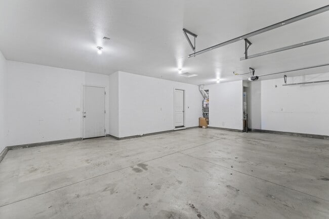 Building Photo - 1770 W Bellagio Dr