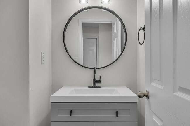 Building Photo - 2701 Hidden Ridge Ct
