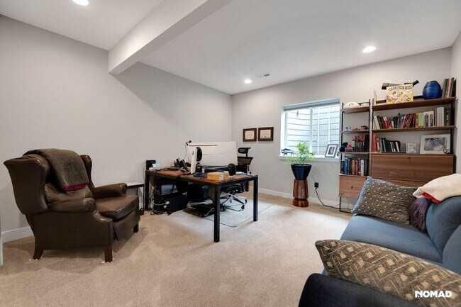 Building Photo - Spacious 5BR House in Littleton