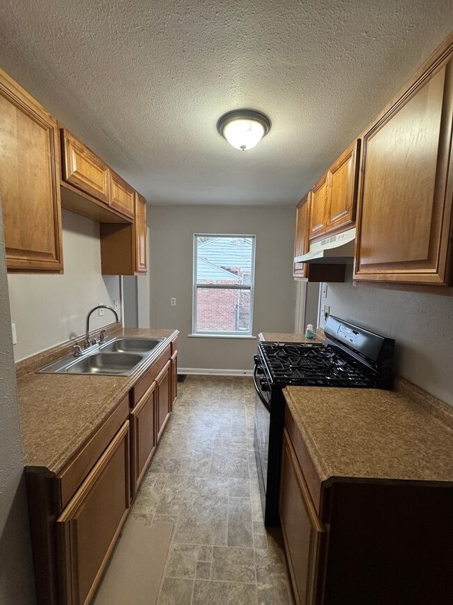 Building Photo - Irvington 2 bedroom home