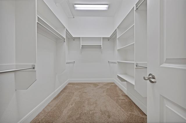 Building Photo - 2600 Fairhill Ln