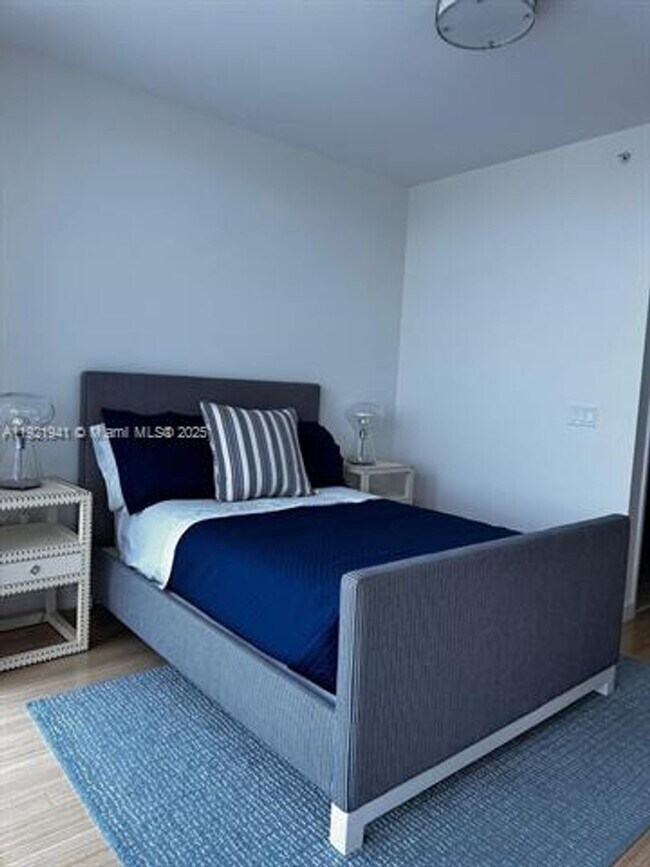 Building Photo - 17001 Collins Ave