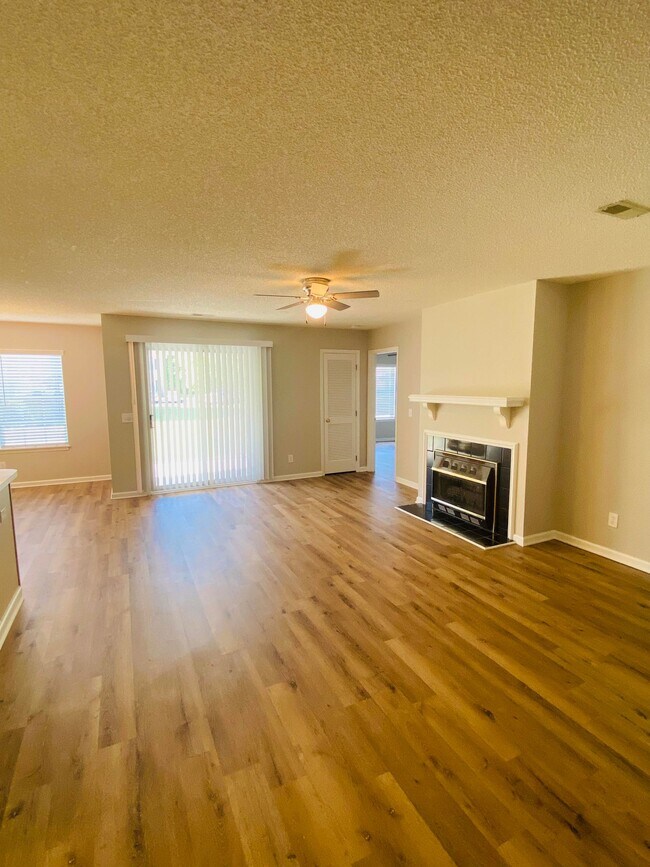 Building Photo - 2918 Mulberry Ln