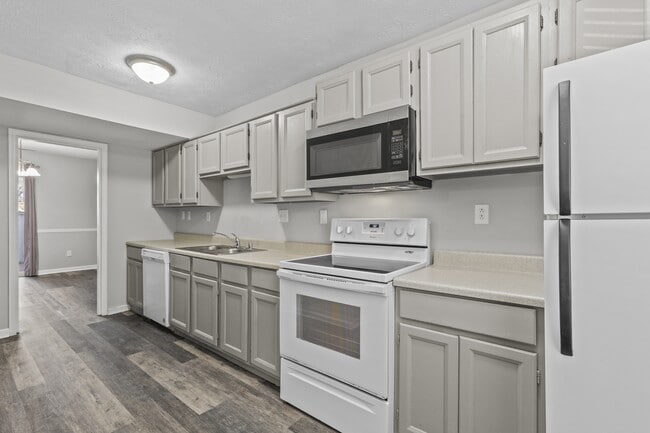 Building Photo - 1658 Foxhaven Dr