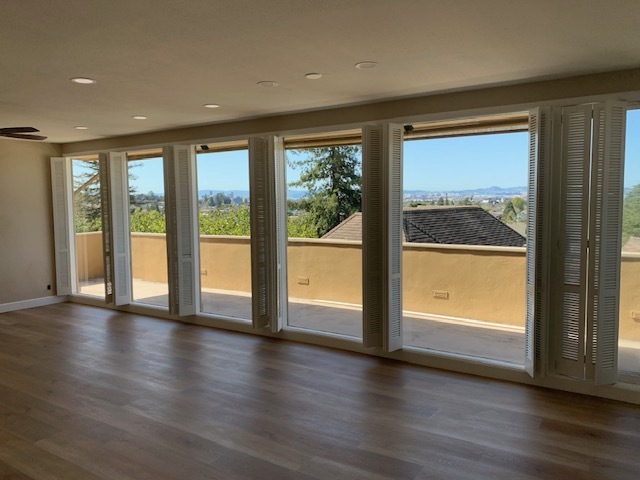 living room with outside back deck - 5924 Ocean View Dr
