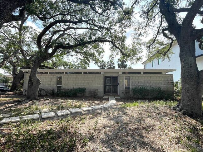 Primary Photo - 3602 S Beach Dr